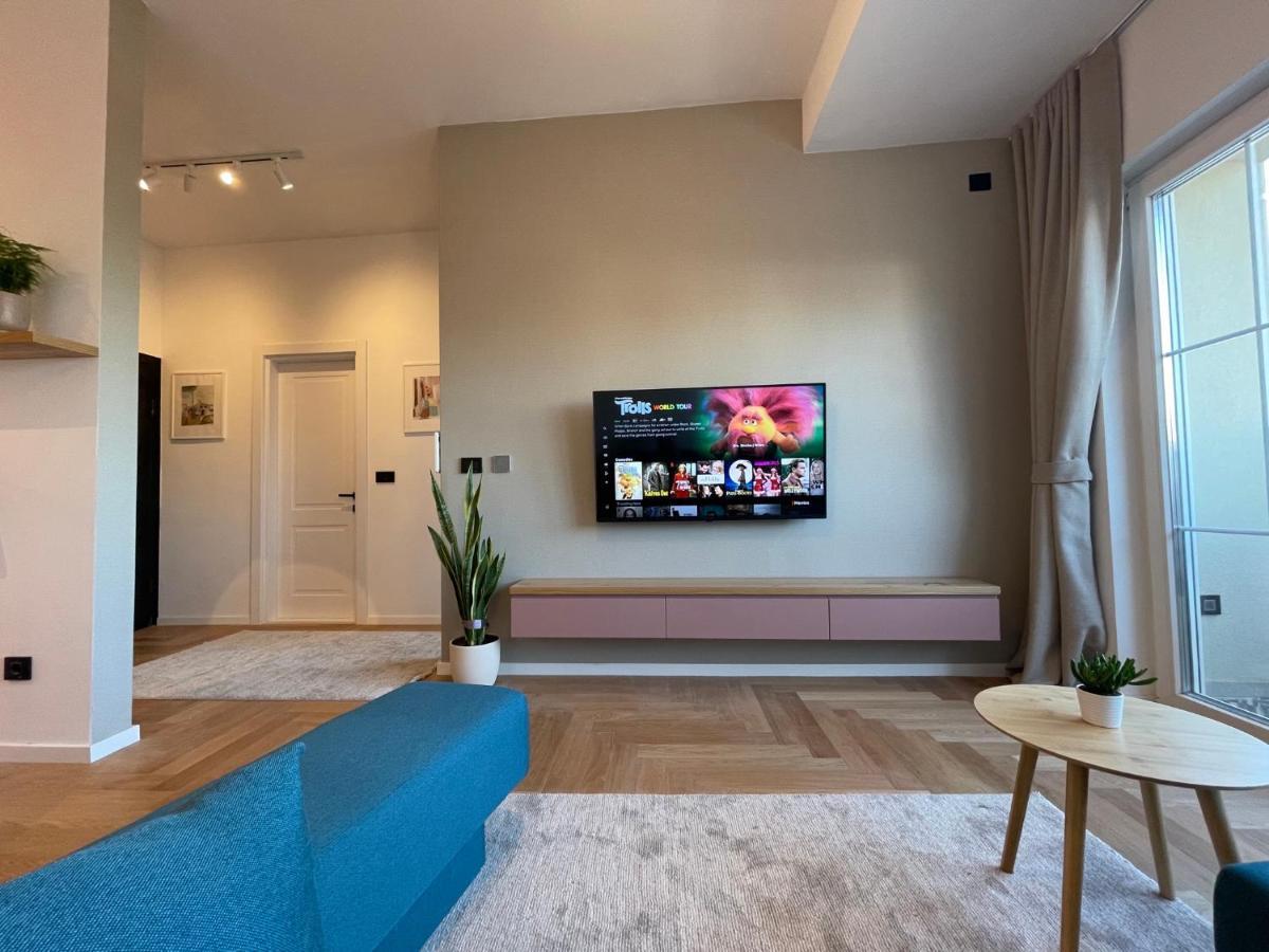 פרישטינה Floral Inn מראה חיצוני תמונה